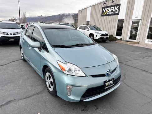 Used 2013 Toyota Prius Three image 1