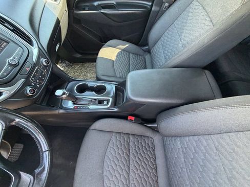 Used 2019 Chevrolet Equinox LT FWD image 18