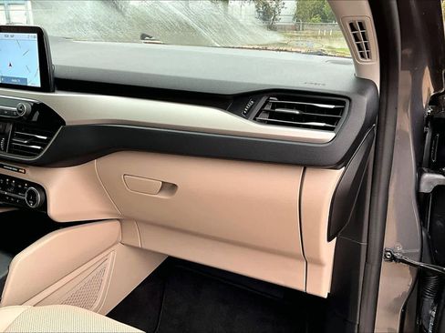 Certified 2022 Ford Escape SEL w/ Class II Trailer Tow Package image 18