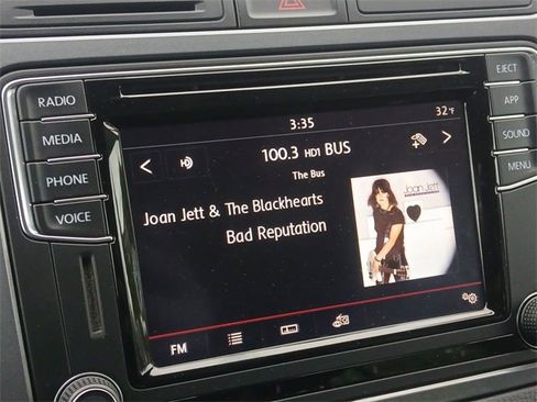 Used 2018 Volkswagen Tiguan Limited w/ Premium Package image 16