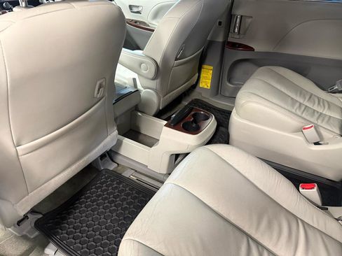 Used 2014 Toyota Sienna Limited image 30