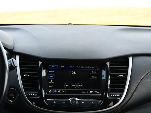 Used 2019 Chevrolet Trax LT w/ LT Convenience Package FWD image 23