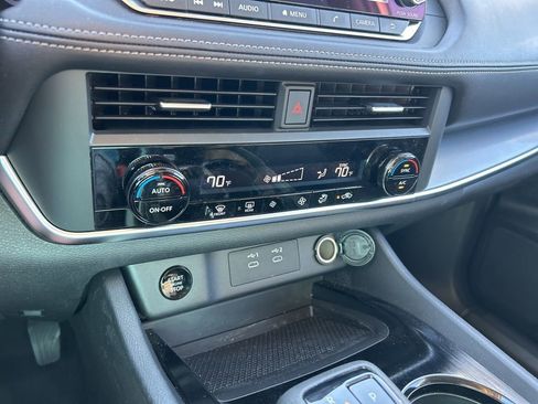 Certified 2025 Nissan Rogue SV image 37