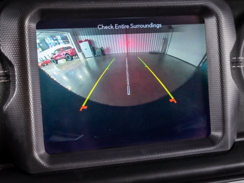 Used 2020 Jeep Wrangler Unlimited Sahara AWD/4WD image 12