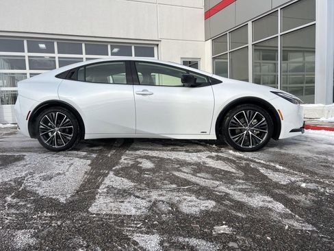 Used 2025 Toyota Prius XLE image 23