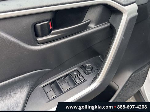 Used 2022 Toyota RAV4 LE AWD/4WD image 15