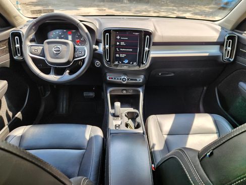 Used 2019 Volvo XC40 T5 Momentum AWD/4WD image 8