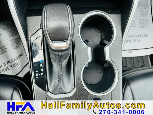 Used 2020 Toyota Highlander XLE image 25