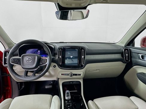Used 2024 Volvo XC40 B5 Plus w/ Climate Package AWD/4WD image 3