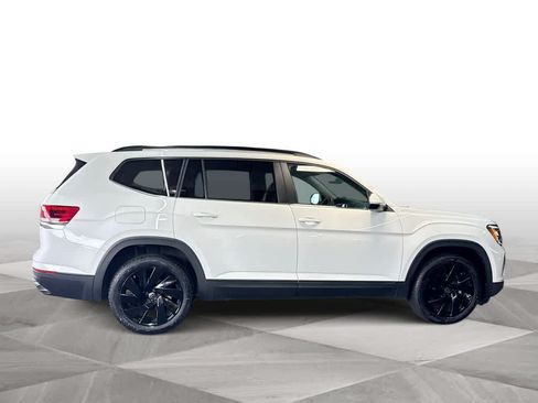 Certified 2024 Volkswagen Atlas SE w/ Black Wheel Package FWD image 9