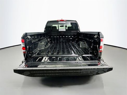 Used 2025 Nissan Frontier SV image 33
