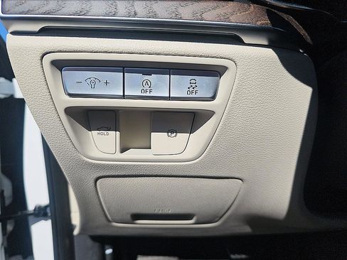 Used 2022 Genesis G80 2.5T w/ Prestige Package image 13