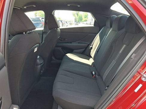 Used 2025 Hyundai Elantra Sport FWD image 11