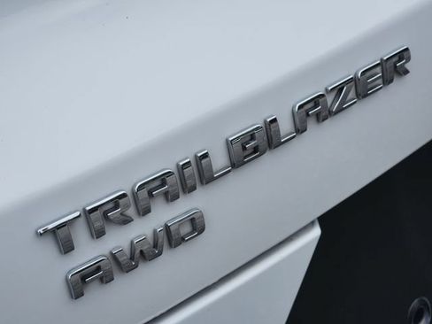Used 2024 Chevrolet TrailBlazer LT w/ Convenience Package AWD/4WD image 6