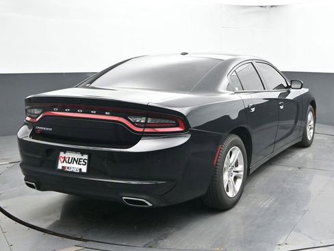 Used 2022 Dodge Charger SXT w/ Cold Weather Package image 9