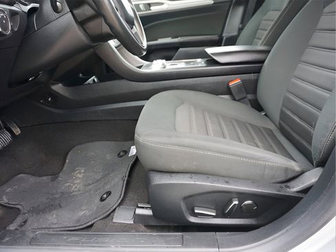 Used 2020 Ford Fusion SE image 15