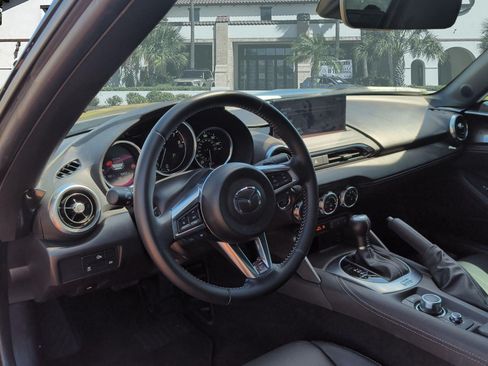 Used 2025 MAZDA MX-5 Miata Grand Touring RWD image 12