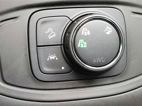 Used 2024 GMC Terrain SLE image 41