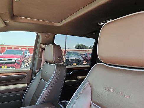 Used 2024 GMC Sierra 2500 Denali w/ Denali Reserve Package AWD/4WD image 11