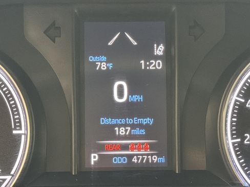 Used 2022 Toyota Venza LE AWD/4WD image 10
