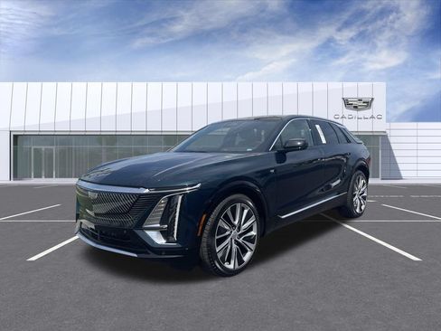 Certified 2024 Cadillac Lyriq Luxury w/ LPO, Floor Liner Package AWD/4WD image 6
