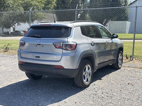 Used 2024 Jeep Compass Latitude AWD/4WD image 3