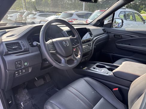 Used 2025 Honda Passport TrailSport image 4