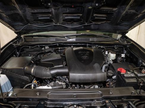 Certified 2020 Toyota Tacoma TRD Sport w/ TRD Premium Sport Package image 18