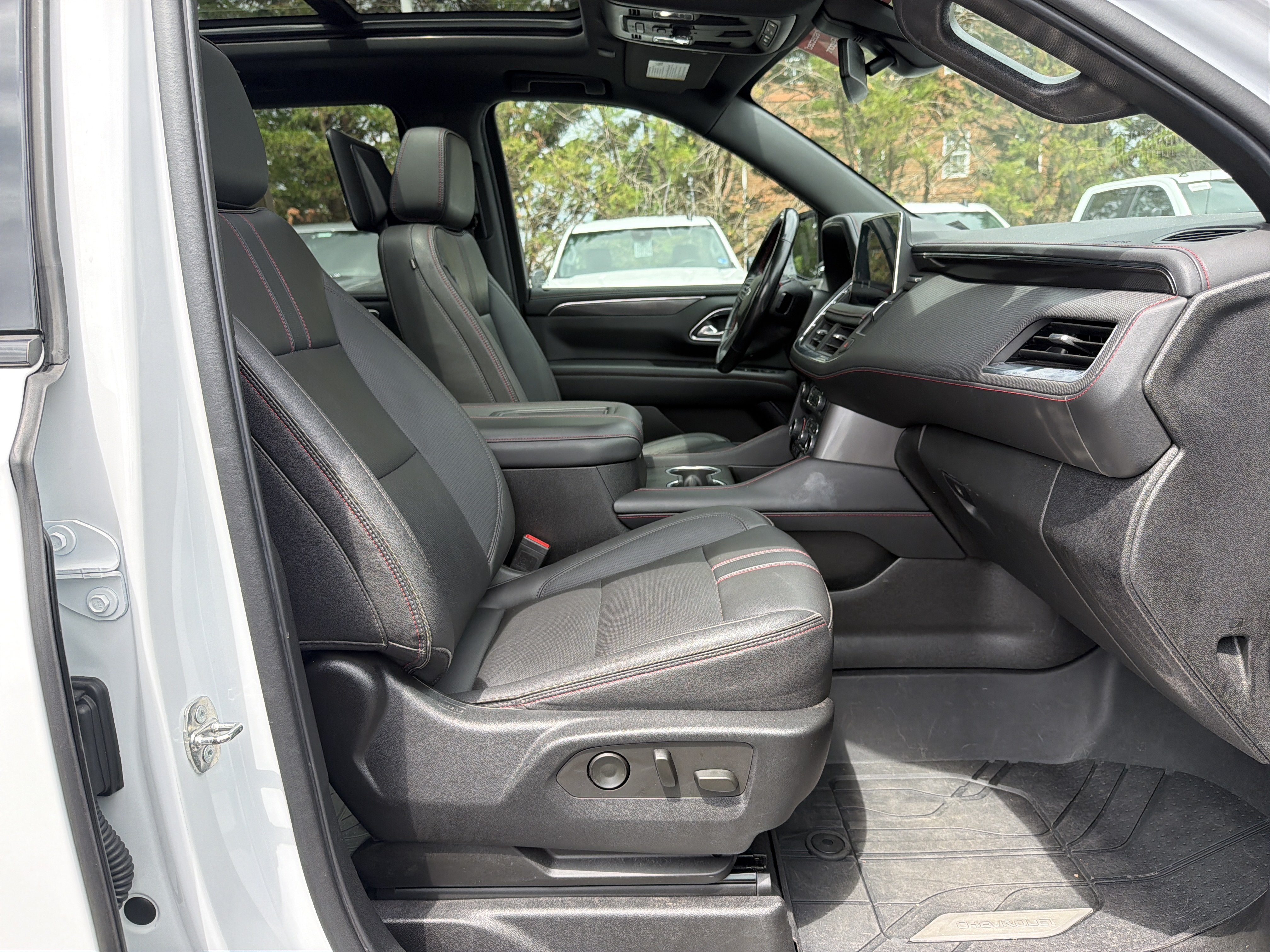 Used 2022 Chevrolet Tahoe RST w/ Luxury Package AWD/4WD image 35