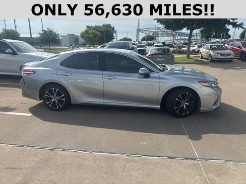 Used 2020 Toyota Camry SE FWD image 2