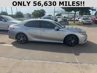 Used 2020 Toyota Camry SE FWD video 2