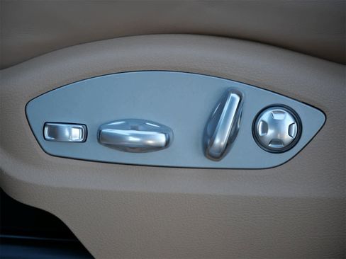 Used 2025 Porsche Macan image 13