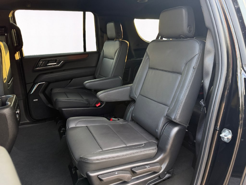 Used 2025 GMC Yukon XL Denali AWD/4WD image 13
