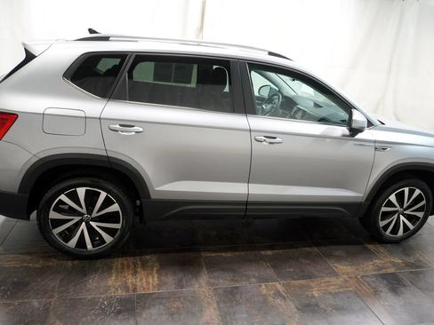 Used 2023 Volkswagen Taos SE FWD image 3