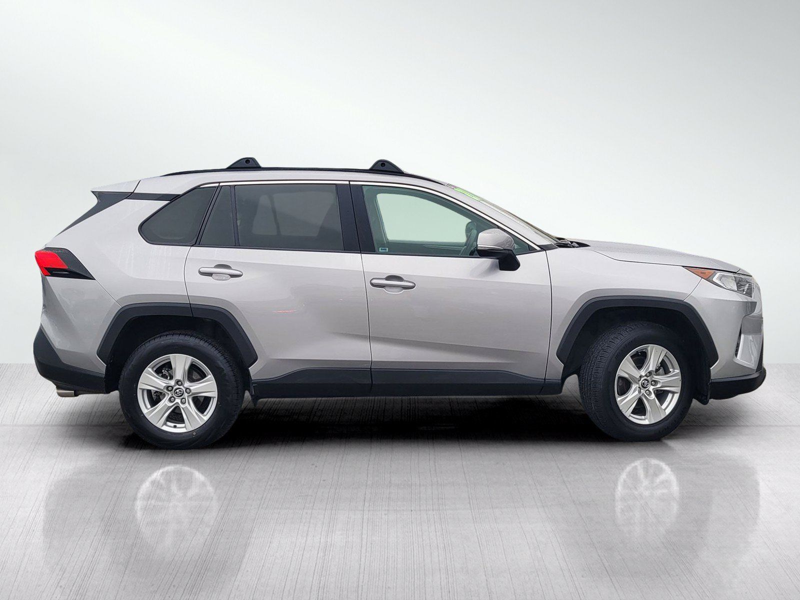 Used 2021 Toyota RAV4 XLE w/ Convenience Package AWD/4WD image 3