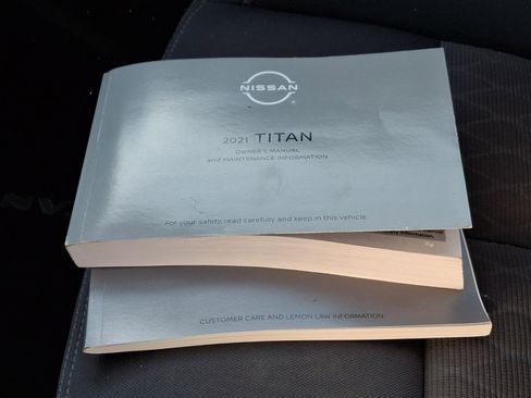 Used 2021 Nissan Titan SV w/ SV Convenience Package image 28