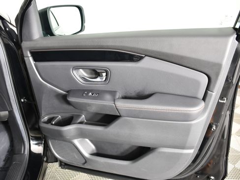 Certified 2025 Honda Pilot TrailSport image 42