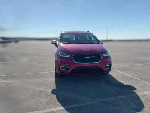 New 2026 Chrysler Pacifica Pinnacle image 17