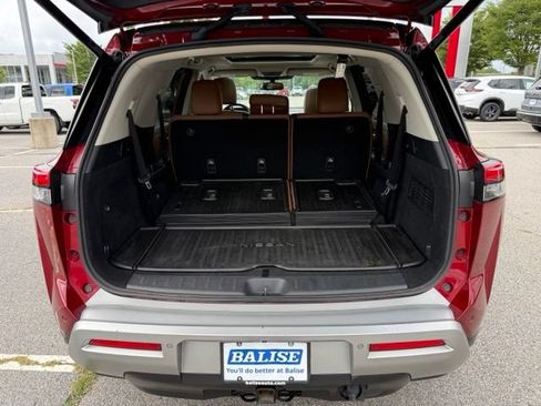 Used 2022 Nissan Pathfinder Platinum w/ Lighting Package (N93) AWD/4WD image 10