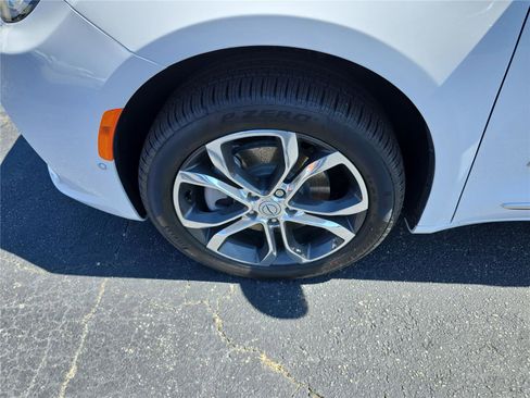 New 2026 Chrysler Pacifica Pinnacle image 11