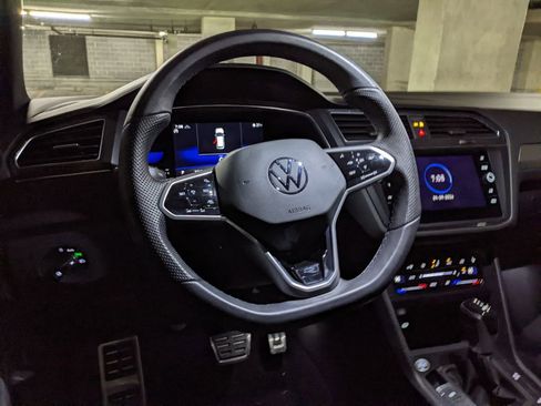 Certified 2022 Volkswagen Tiguan SE R-Line image 14