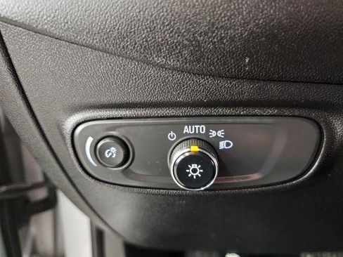 Used 2018 Chevrolet Equinox LS FWD image 20