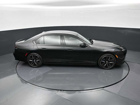 Used 2025 BMW 750e xDrive image 18