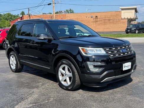 Used 2017 Ford Explorer XLT AWD/4WD image 5