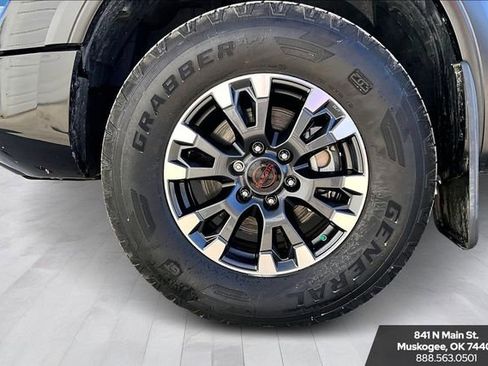 Used 2024 Nissan Titan PRO-4X w/ Pro-4x Convenience Package image 32