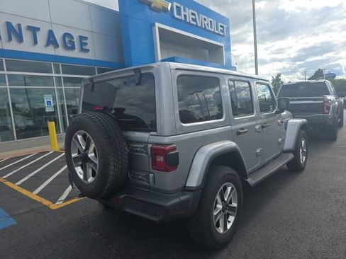 Used 2019 Jeep Wrangler Unlimited Sahara AWD/4WD image 3