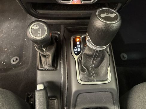 Used 2025 Jeep Wrangler Unlimited Sport AWD/4WD image 19