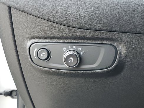 Used 2021 Chevrolet Equinox LS w/ LS Convenience Package image 22