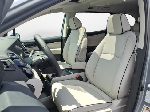 New 2026 Honda Odyssey Touring image 7