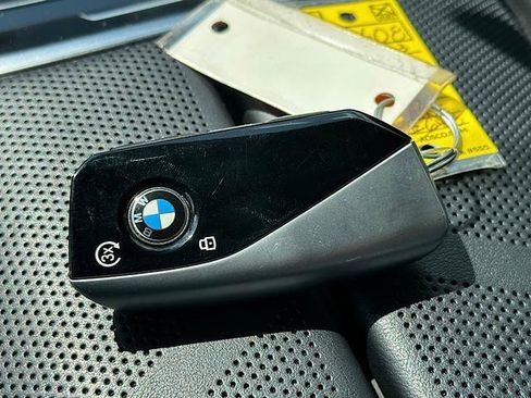Used 2023 BMW 760i xDrive AWD/4WD image 34